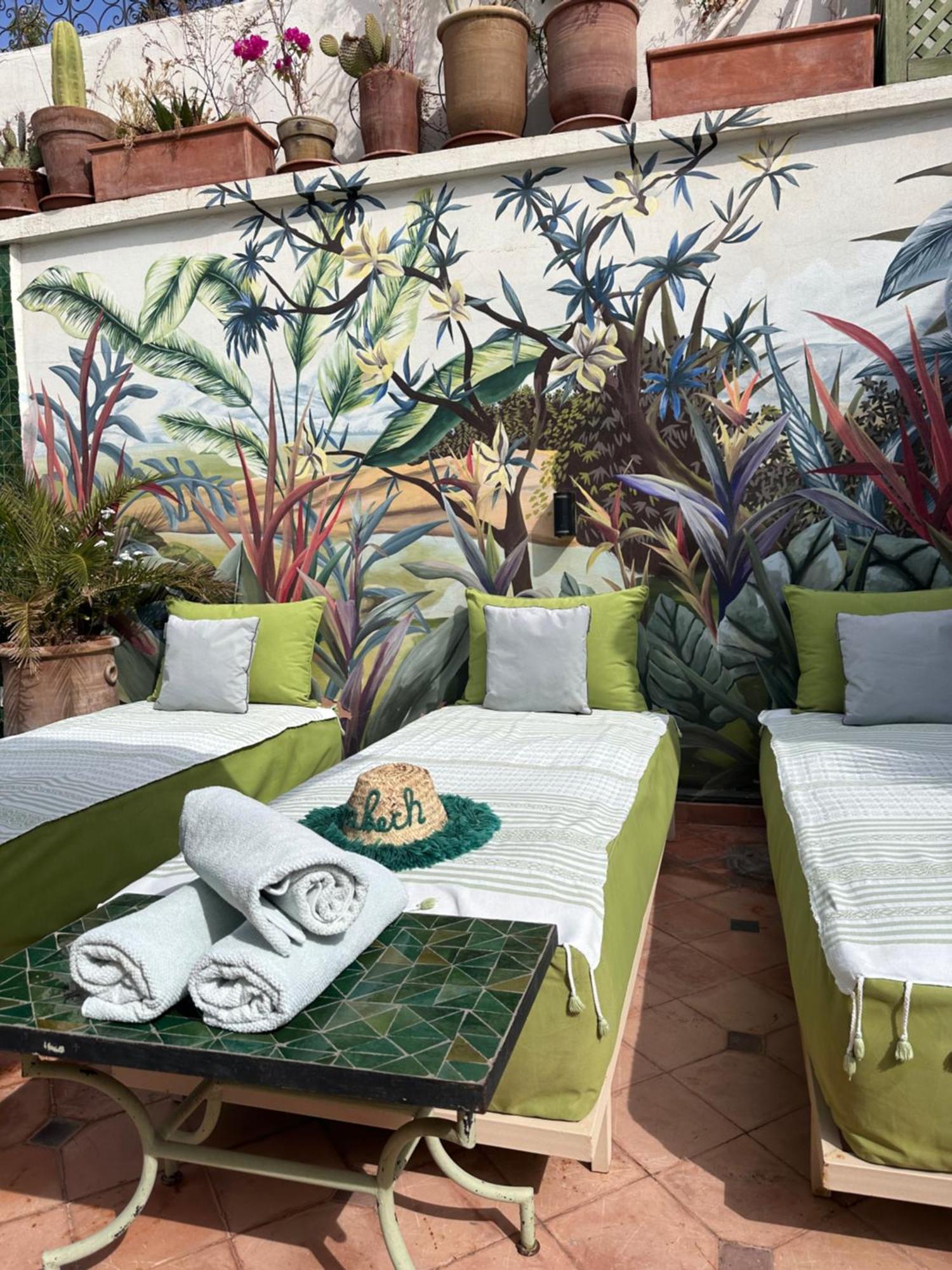Riad Dar Adal Exclusivite 2 A 6 Personnes Petit Dejeuner Compris Place Jemaa El Fna マラケシュ エクステリア 写真